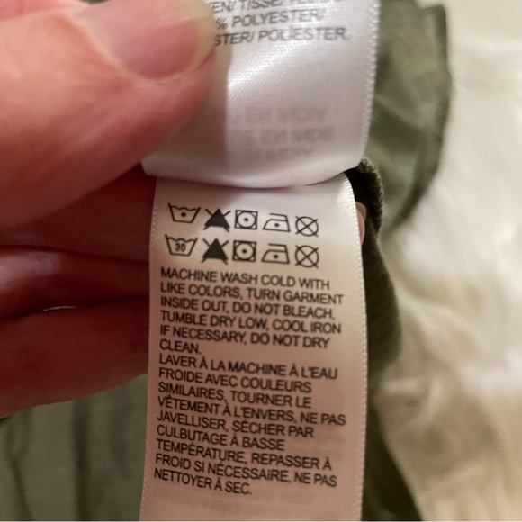 Lucky Brand top with flutter sleeves olive green medium - Picture 10 of 11